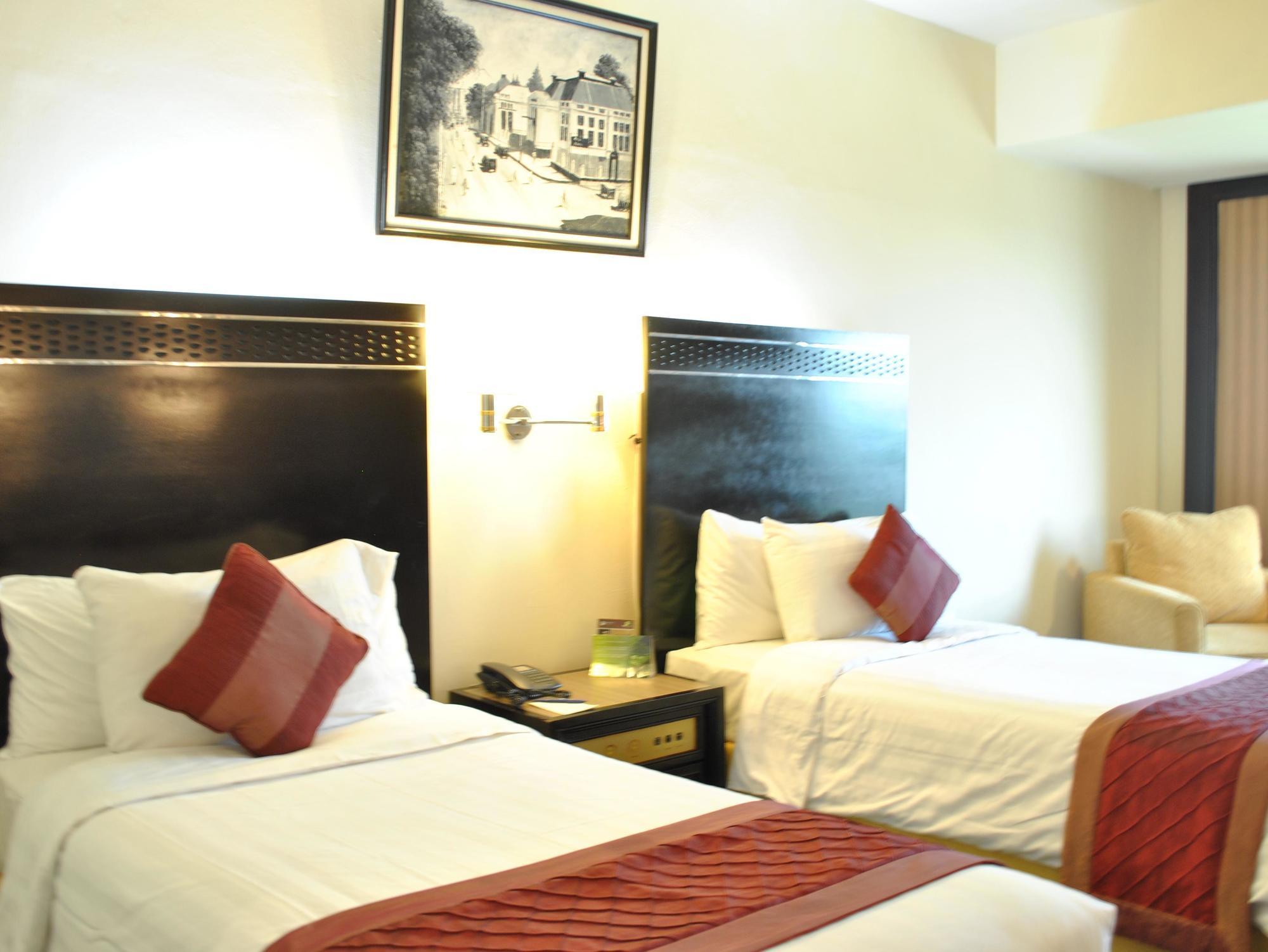 Grand Preanger Hotel 5*