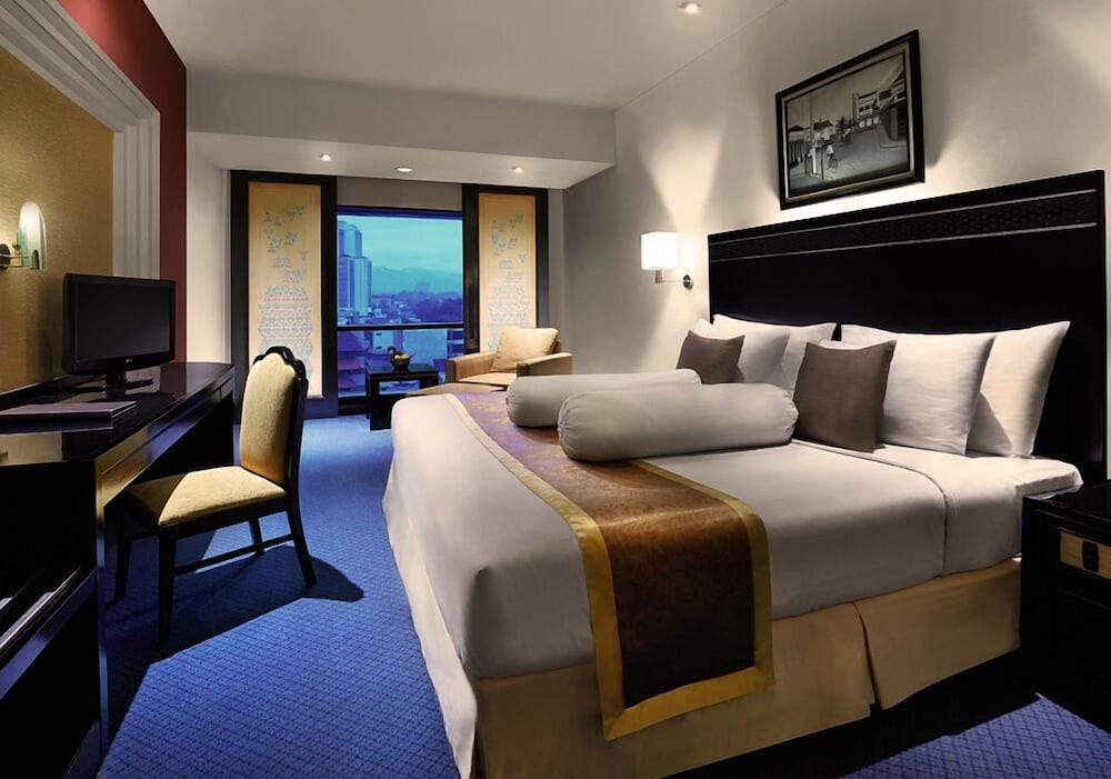 Grand Preanger Hotel 5*